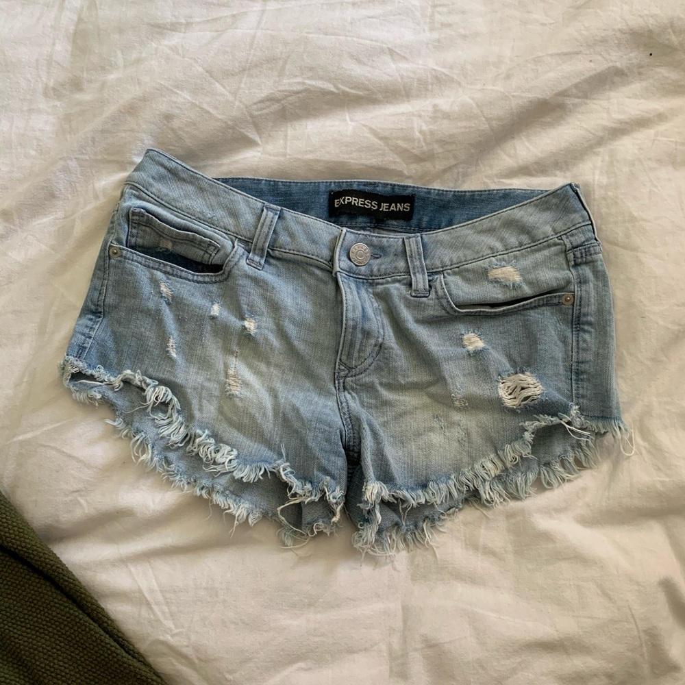 Light wash, denim shorts